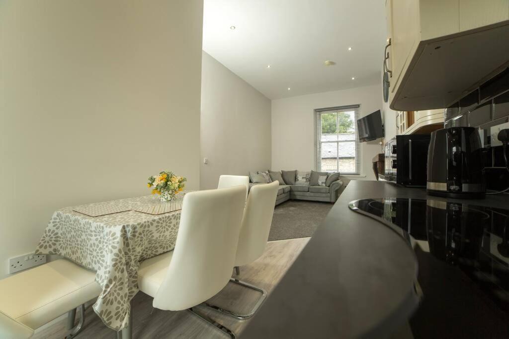Dympna's Centre Apartment, Apartment *