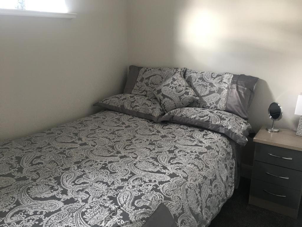 Dympna's Centre Apartment, Apartment *